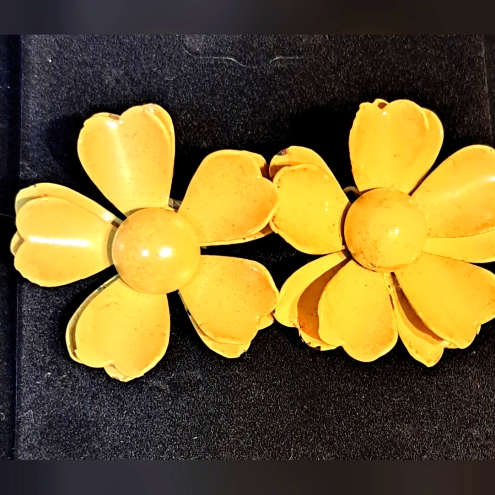 Vintage 1960s yellow enamel clip earrings